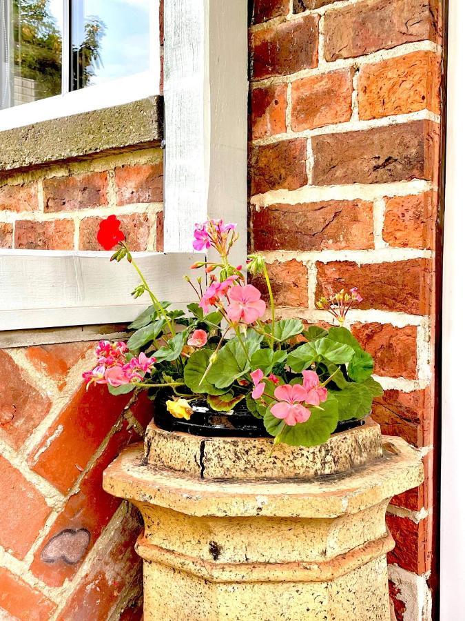 Old Chapel House Tetney Lock Villa Grimsby Bagian luar foto