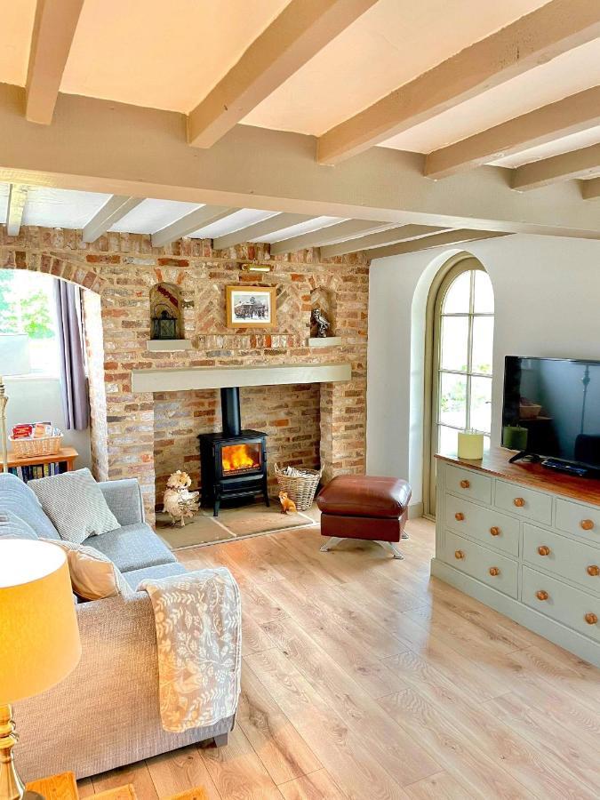 Old Chapel House Tetney Lock Villa Grimsby Bagian luar foto